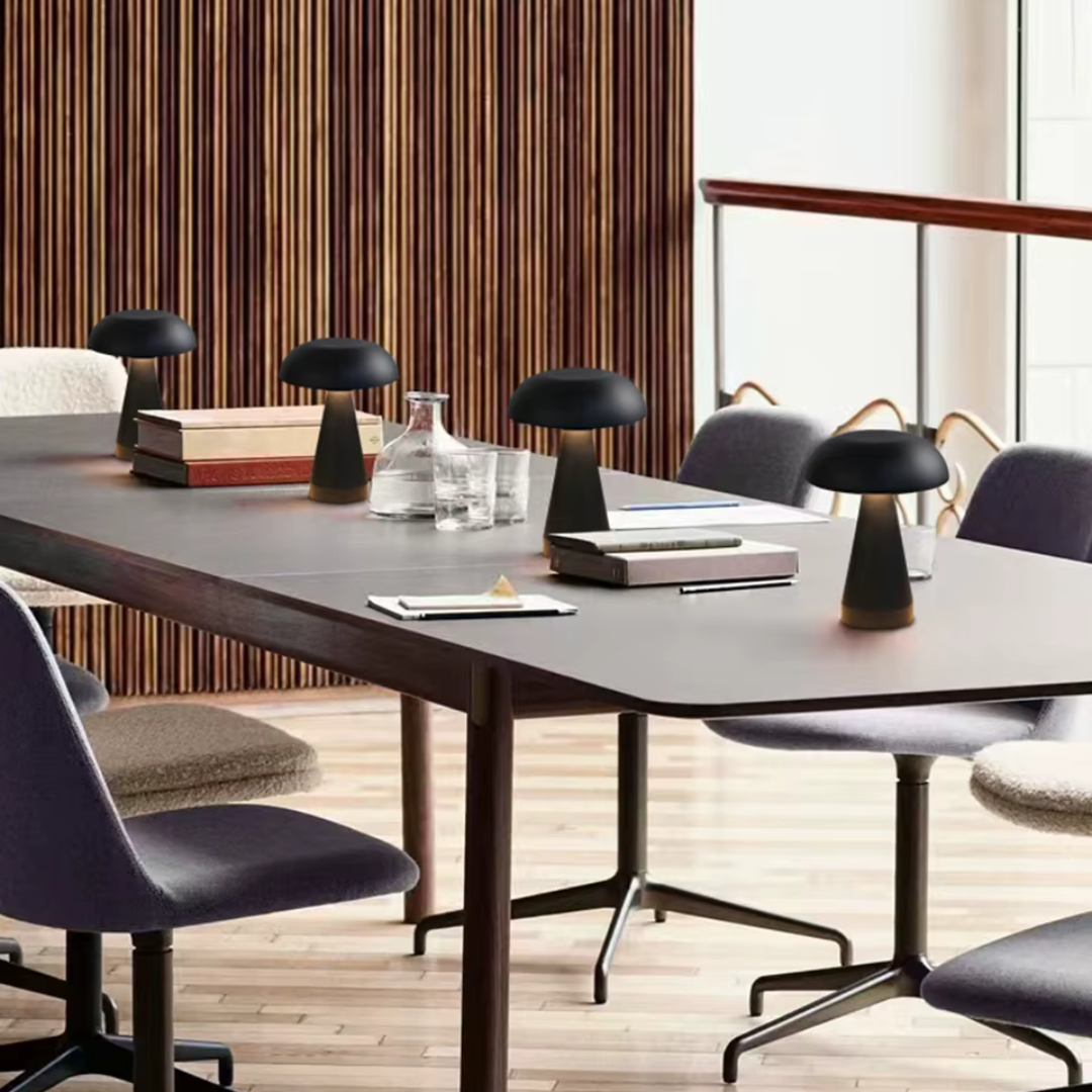 Luminária de Mesa Cogumelo em Metal – Design Moderno com Toque Retrô e Iluminação Aconchegante