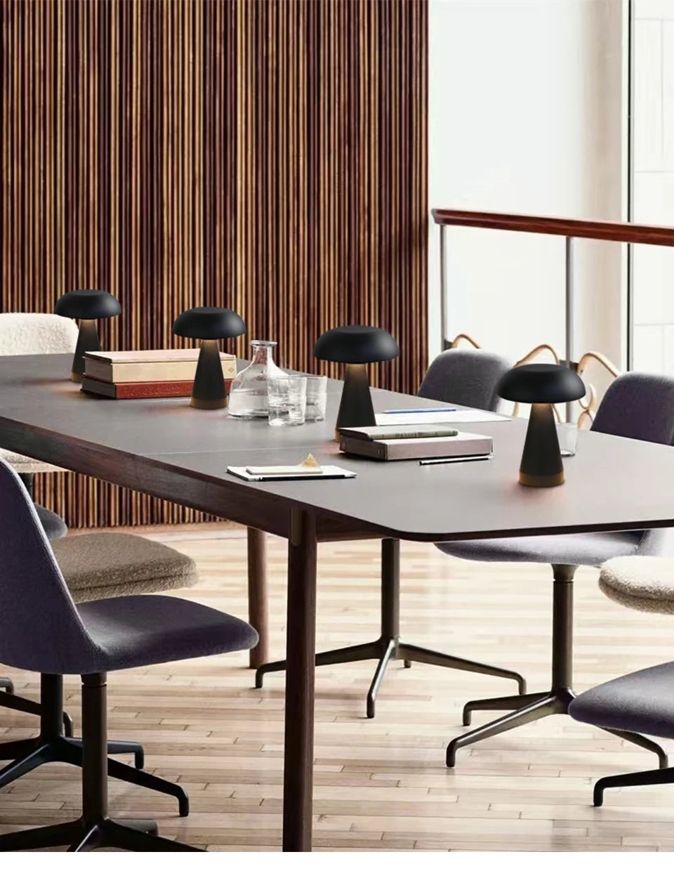 Luminária de Mesa Cogumelo em Metal – Design Moderno com Toque Retrô e Iluminação Aconchegante