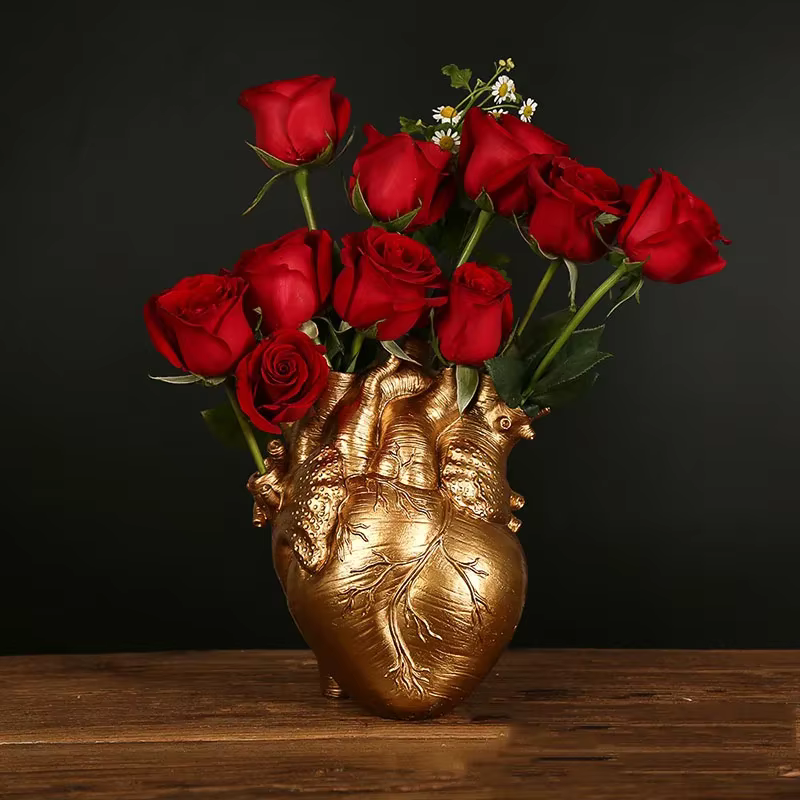 Vaso Decorativo de Resina em Formato de Coração